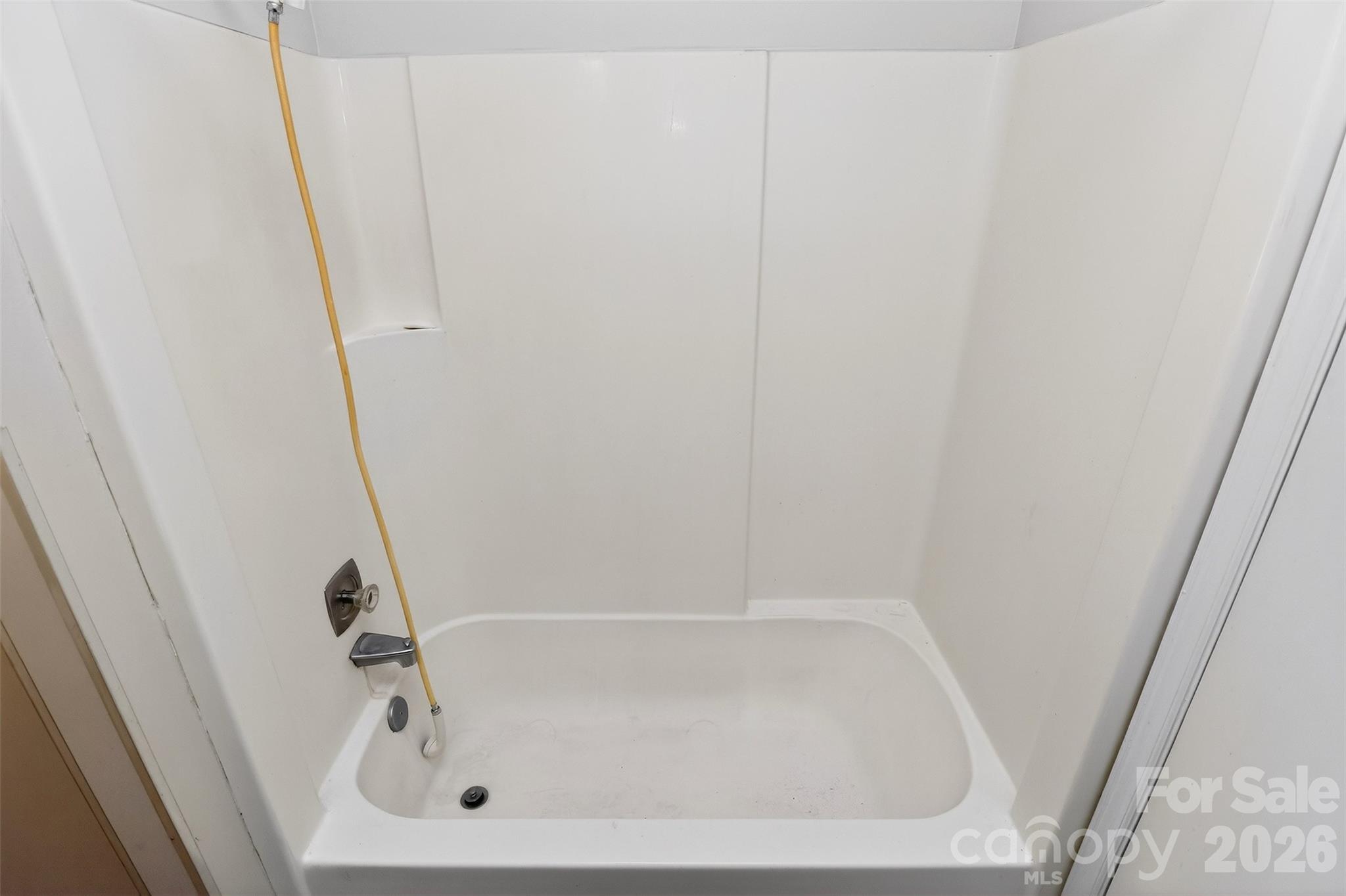 9516 Westmoreland Road Cornelius, NC 28031 - Photo 32 of 40 a close view of a bathtub in bathroom