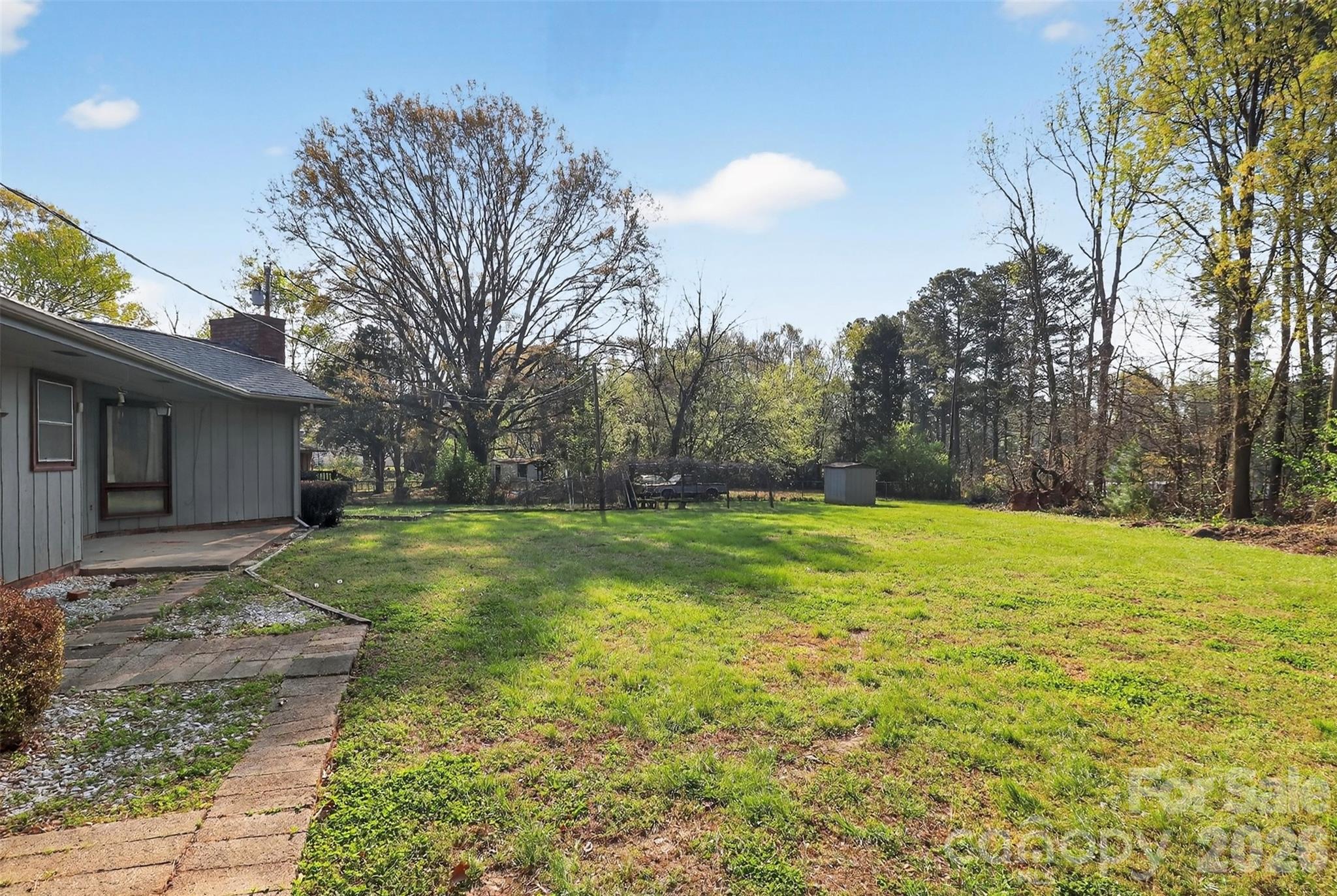 9516 Westmoreland Road Cornelius, NC 28031 - Photo 38 of 40 a view of a backyard with large trees