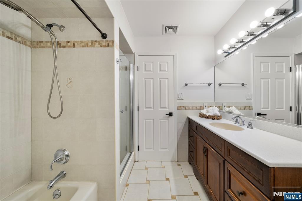 22 Kendrick Street Paramus, NJ 07652 - Photo 26 of 36