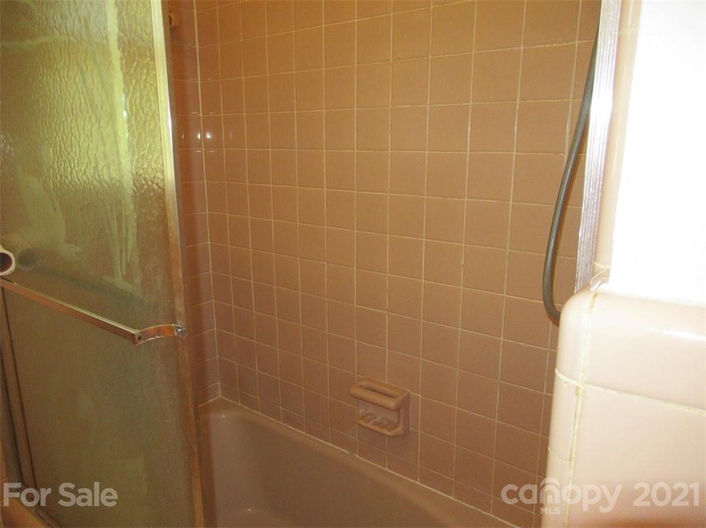 818 Setzer Drive Conover, NC 28613 - Photo 12 of 26 Gallery Image 12
