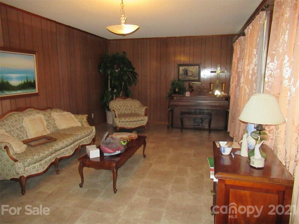 818 Setzer Drive Conover, NC 28613 - Photo 3 of 26 Gallery Image 3