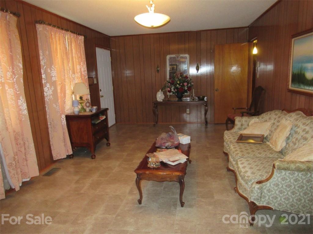 818 Setzer Drive Conover, NC 28613 - Photo 4 of 26 Gallery Image 4