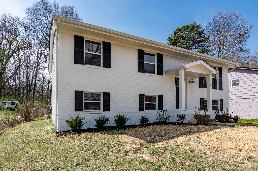 1422 Carousel Road Chattanooga, TN 37411 - Photo 3 of 41 02
