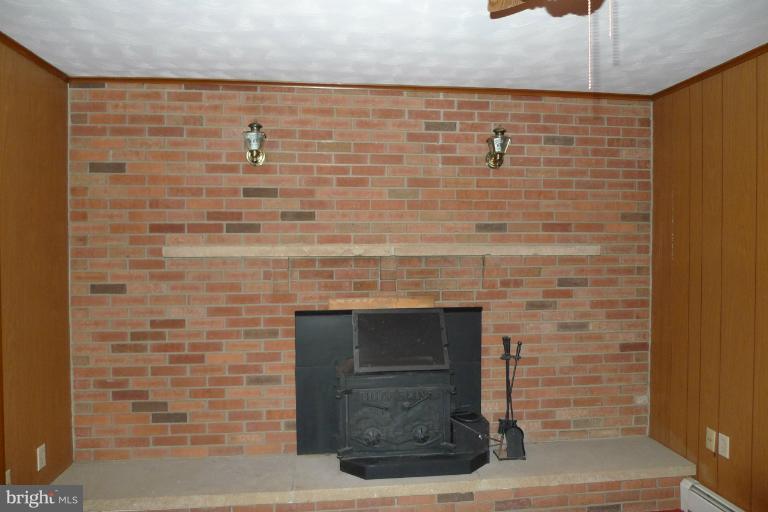 10322 Bethel Road Frederick, MD 21702 - Photo 22 of 30 Family Room