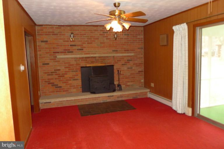 10322 Bethel Road Frederick, MD 21702 - Photo 5 of 30 Family Room