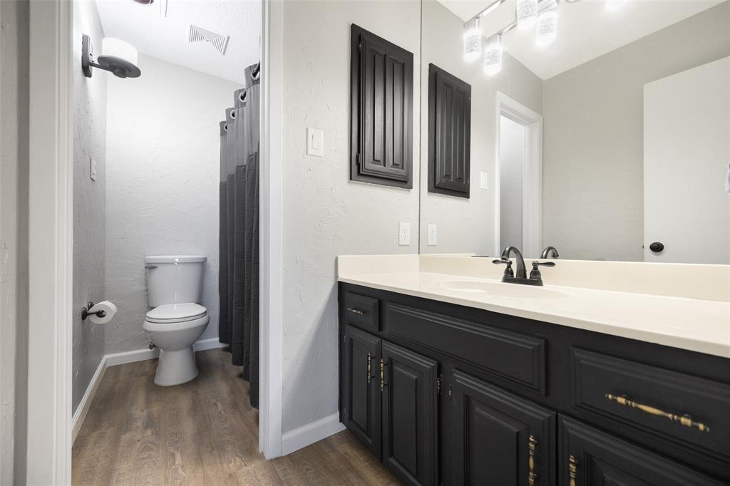 5626 Preston Oaks Road, Unit 35D Dallas, TX 75254 - Photo 16 of 29 2nd Primary Bath