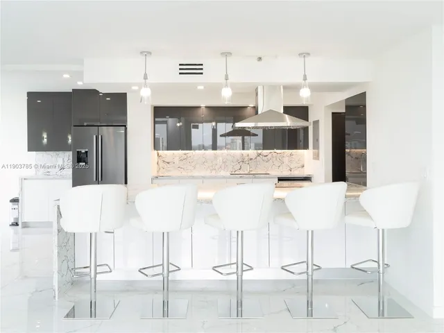 $5,999 | 19707 Turnberry Way, Unit 18K, Aventura, FL 33180