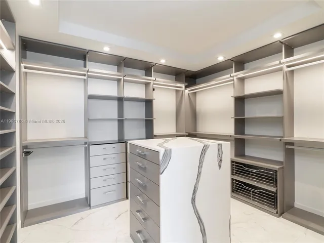 $5,999 | 19707 Turnberry Way, Unit 18K, Aventura, FL 33180