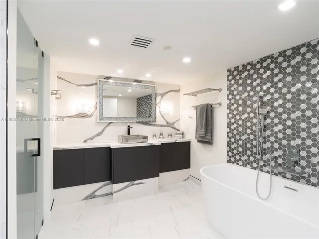 $5,999 | 19707 Turnberry Way, Unit 18K, Aventura, FL 33180
