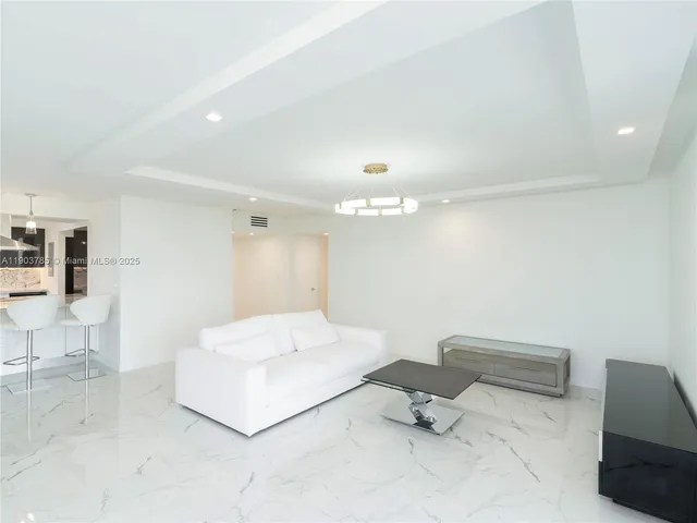 $5,999 | 19707 Turnberry Way, Unit 18K, Aventura, FL 33180