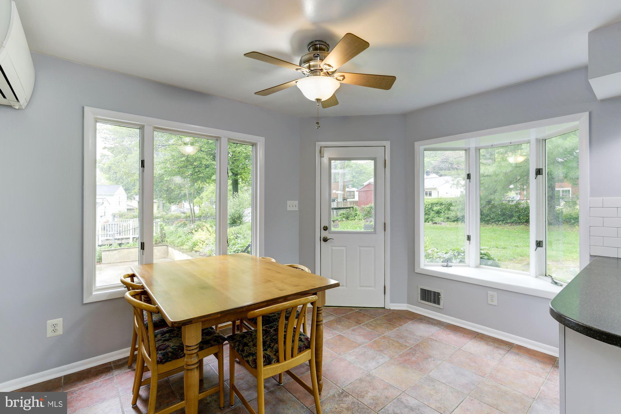 307 Stonewall Road Baltimore, MD 21228 - Photo 14 of 31 Breakfast Area