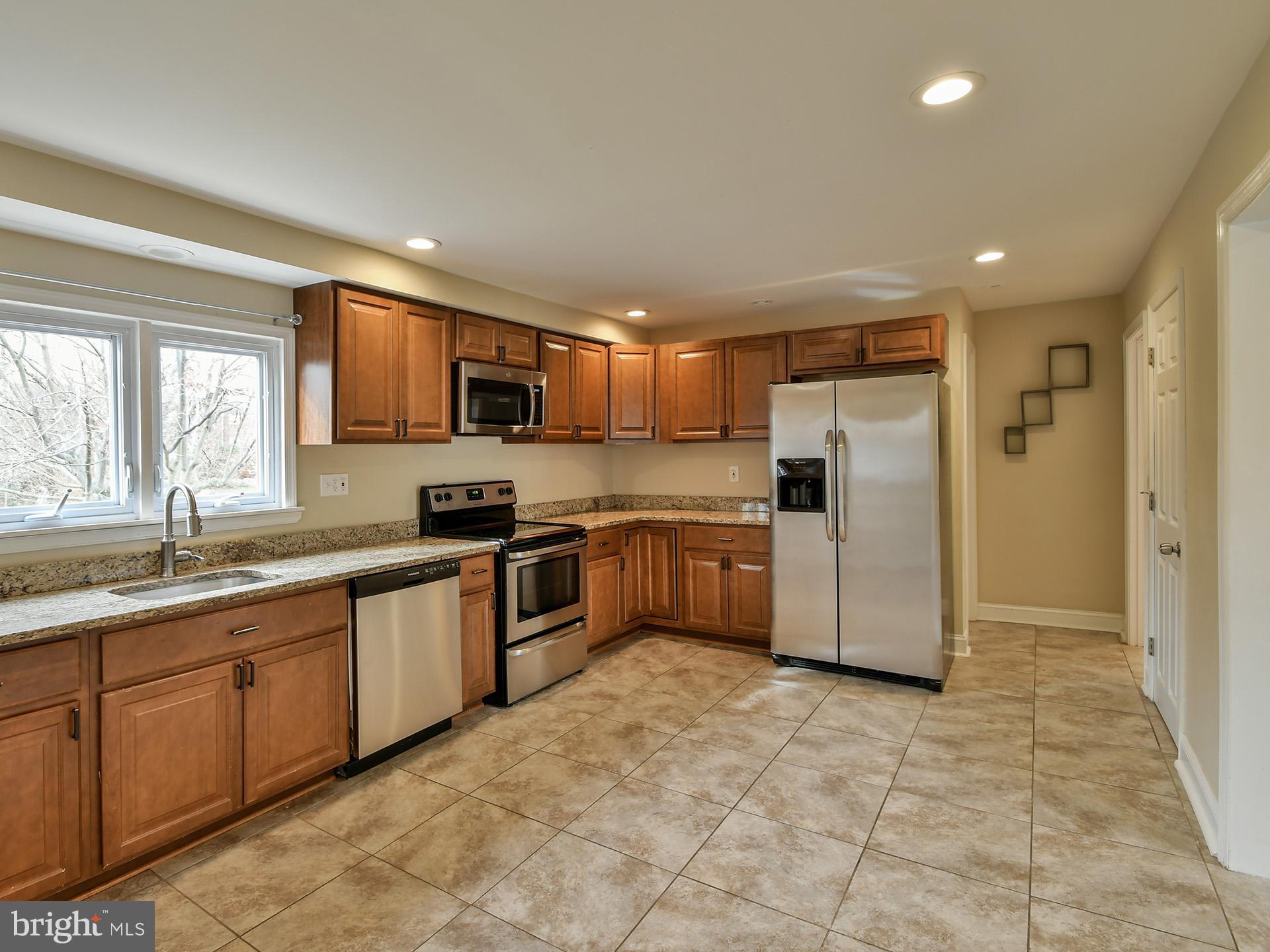 61 Del Rio Road Baltimore, MD 21222 - Photo 3 of 34 Gallery Image 3