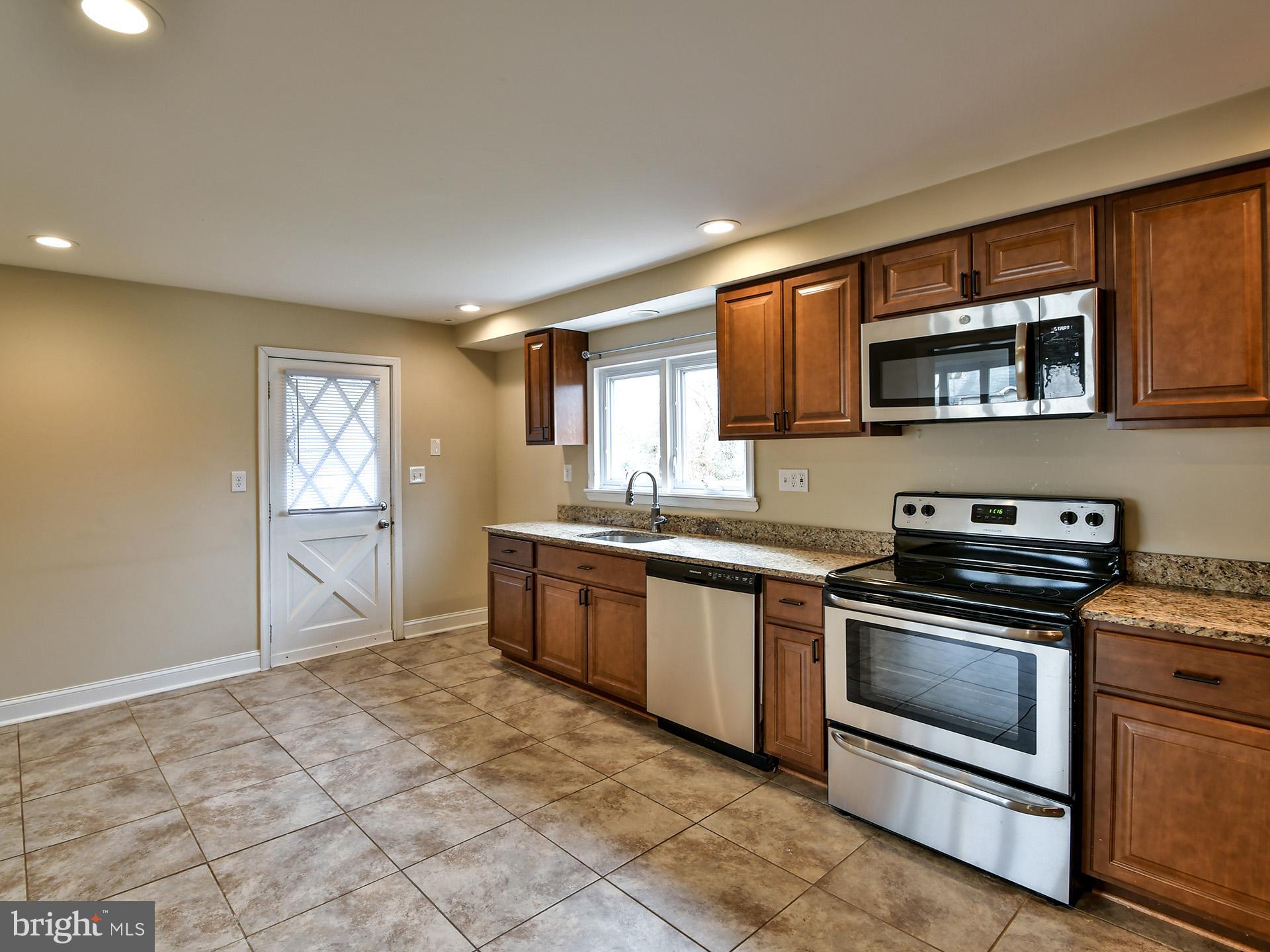 61 Del Rio Road Baltimore, MD 21222 - Photo 4 of 34 Gallery Image 4
