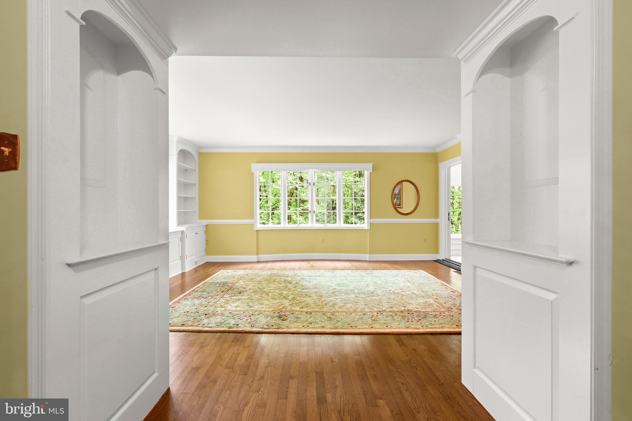 5602 Patterson Road Baldwin, MD 21013 - Photo 31 of 88 Living Room entrance with built-ins