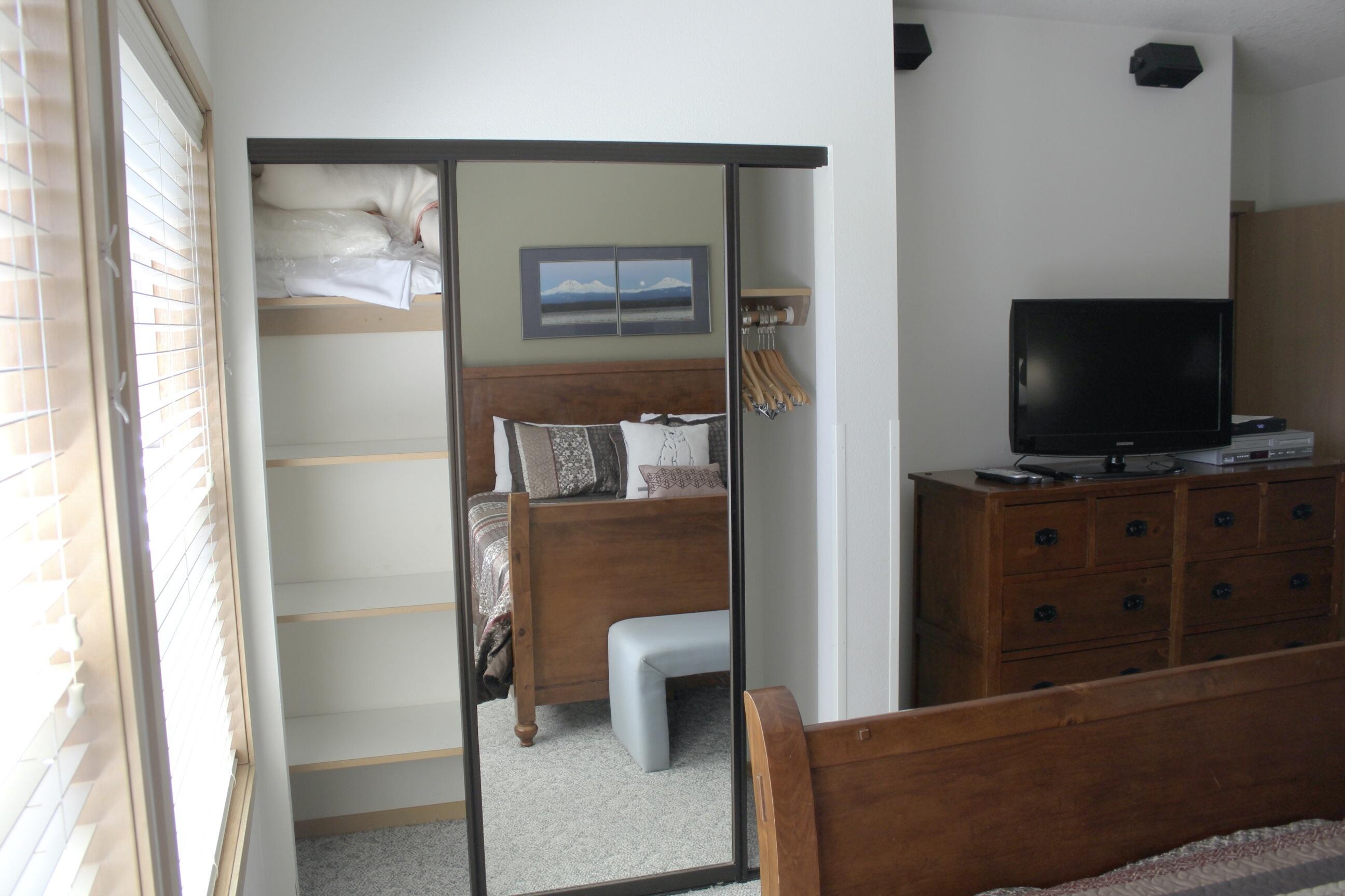 57319 Beaver Ridge Loop, Unit 2D1 Sunriver, OR 97707 - Photo 17 of 28 17-P-closet-R2