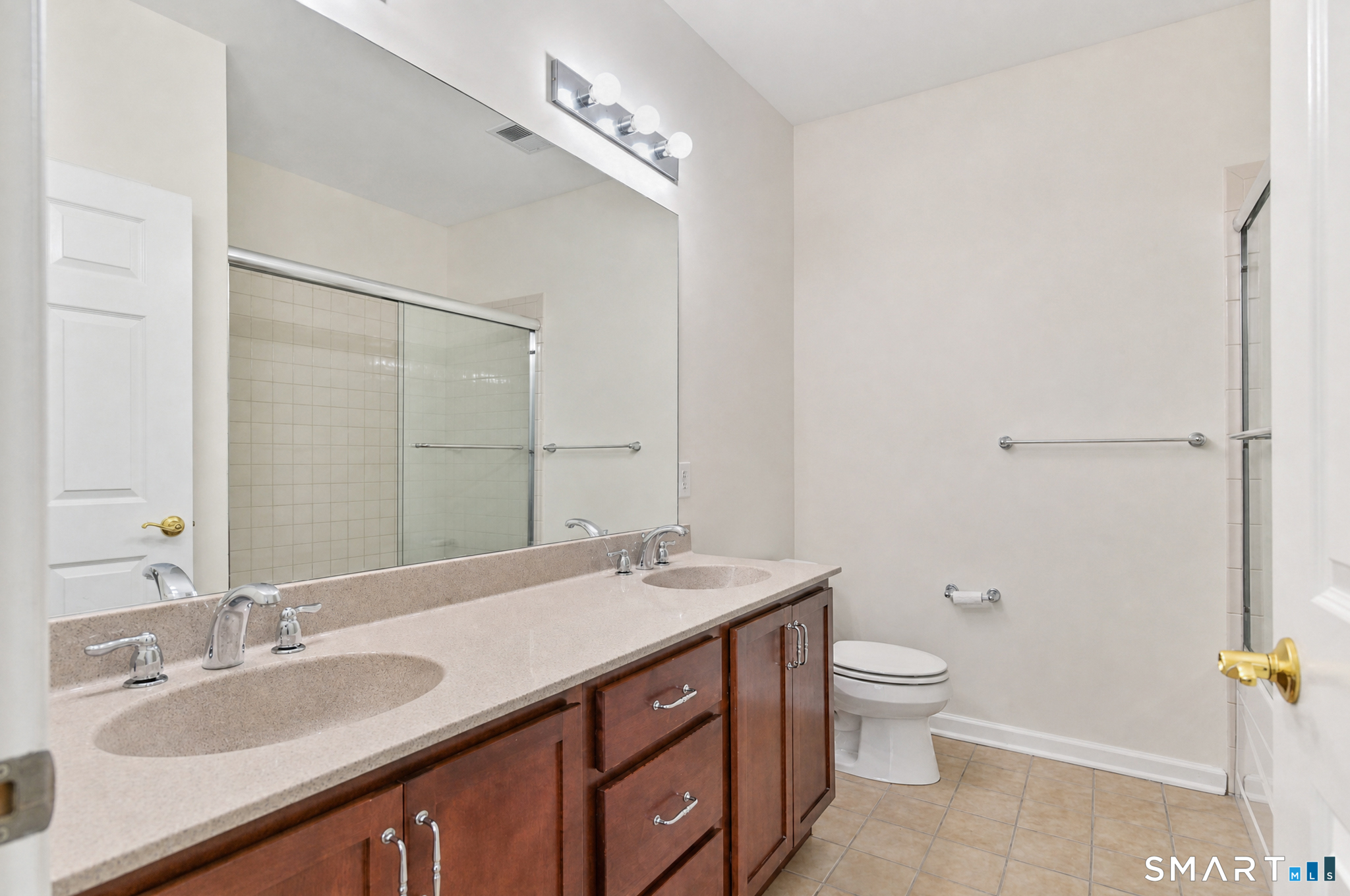 1 Rivington Road, Unit 201 Danbury, CT 06810 - Photo 9 of 19