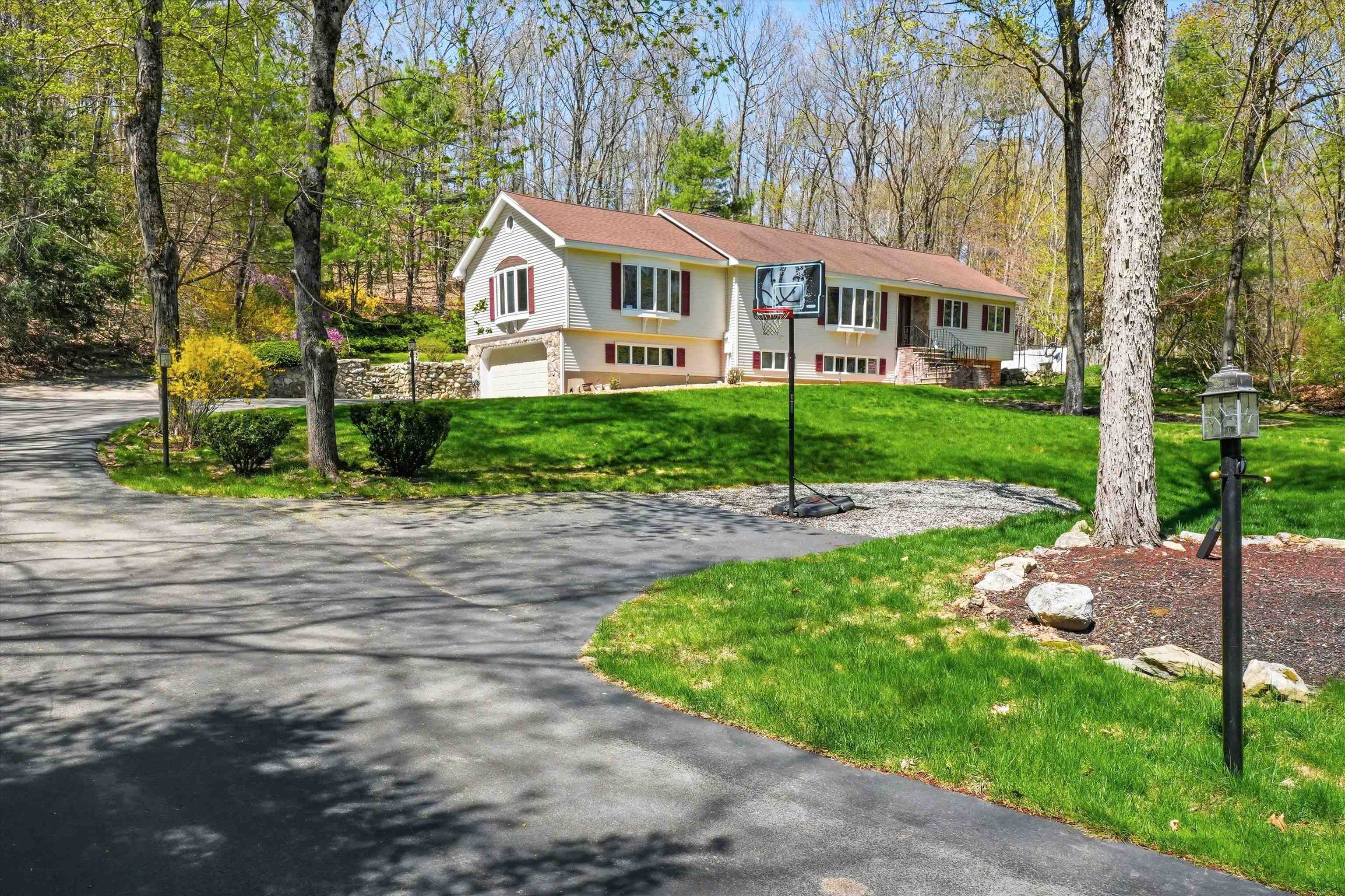11 Oriole Road Windham, NH 03087 - Photo 10 of 52