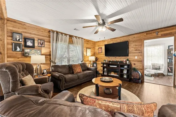 $289,000 | 181 Forest Avenue, Toccoa, GA 30577