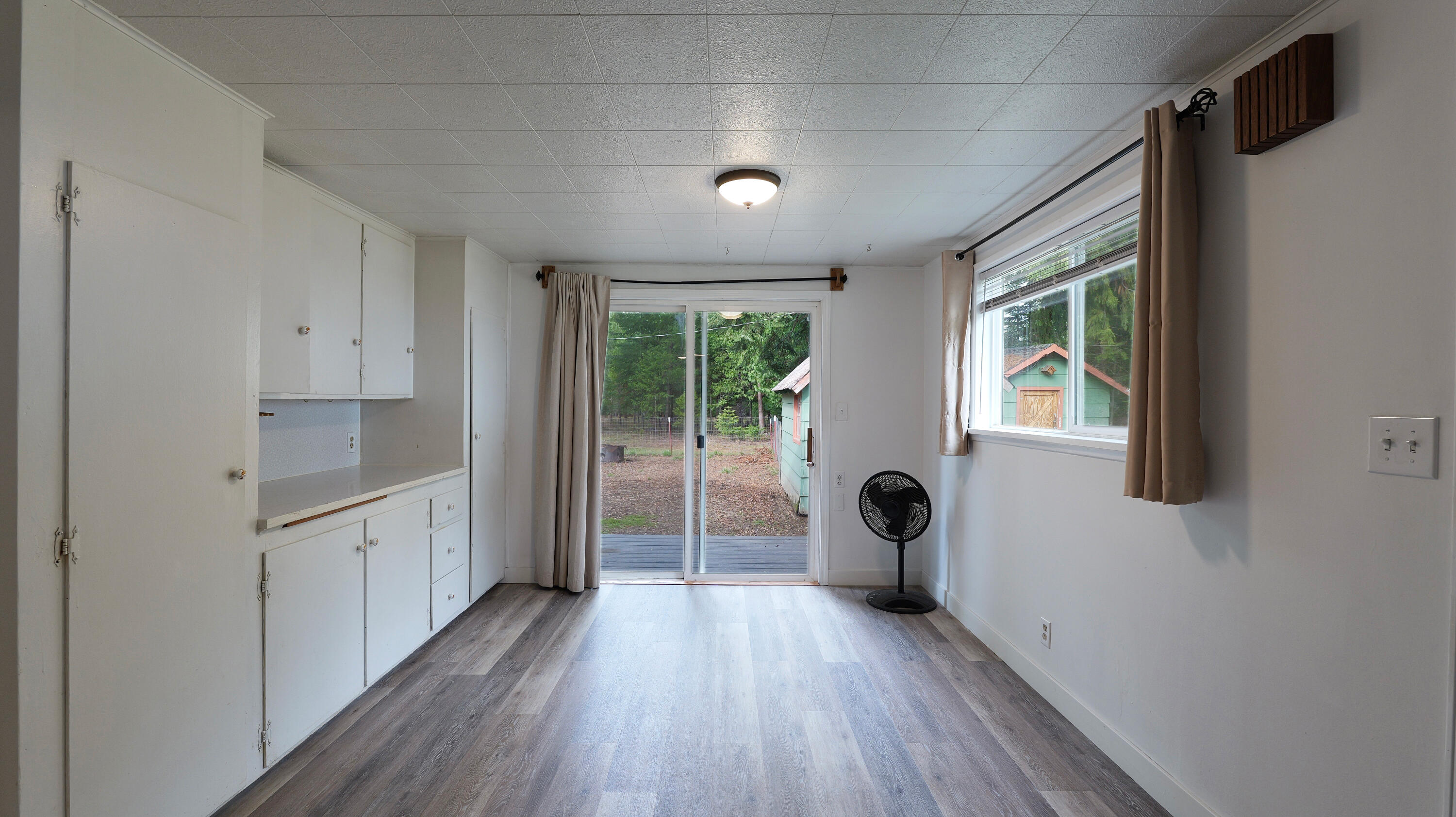 431 Red Blanket Road Prospect, OR 97536 - Photo 14 of 48 Slider from dining to back yard.