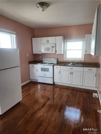 $2,500 | 141 Hicks Street, Bridgeport, CT 06608