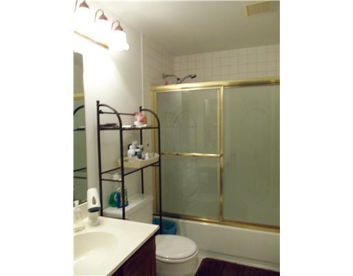 206 Baintree Road Coraopolis, PA 15108 - Photo 10 of 17 Full Bath.
