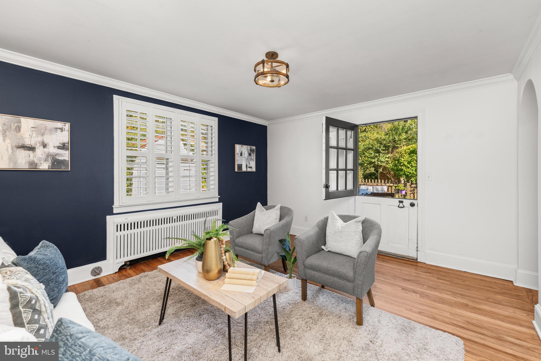 910 Kingston Road Baltimore, MD 21212 - Photo 14 of 36 a living room with furniture and a window