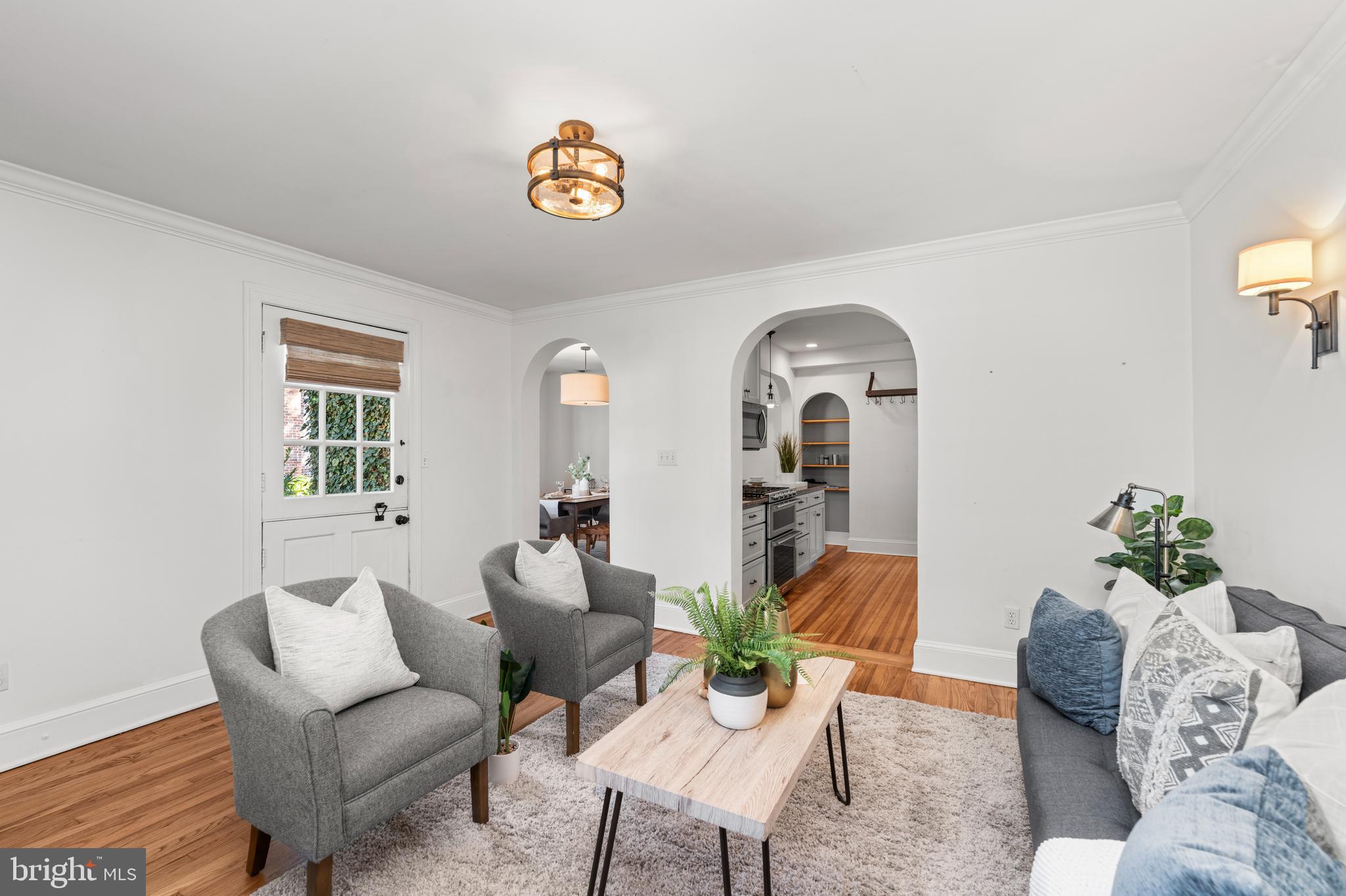 910 Kingston Road Baltimore, MD 21212 - Photo 16 of 36 Main Level Family Room