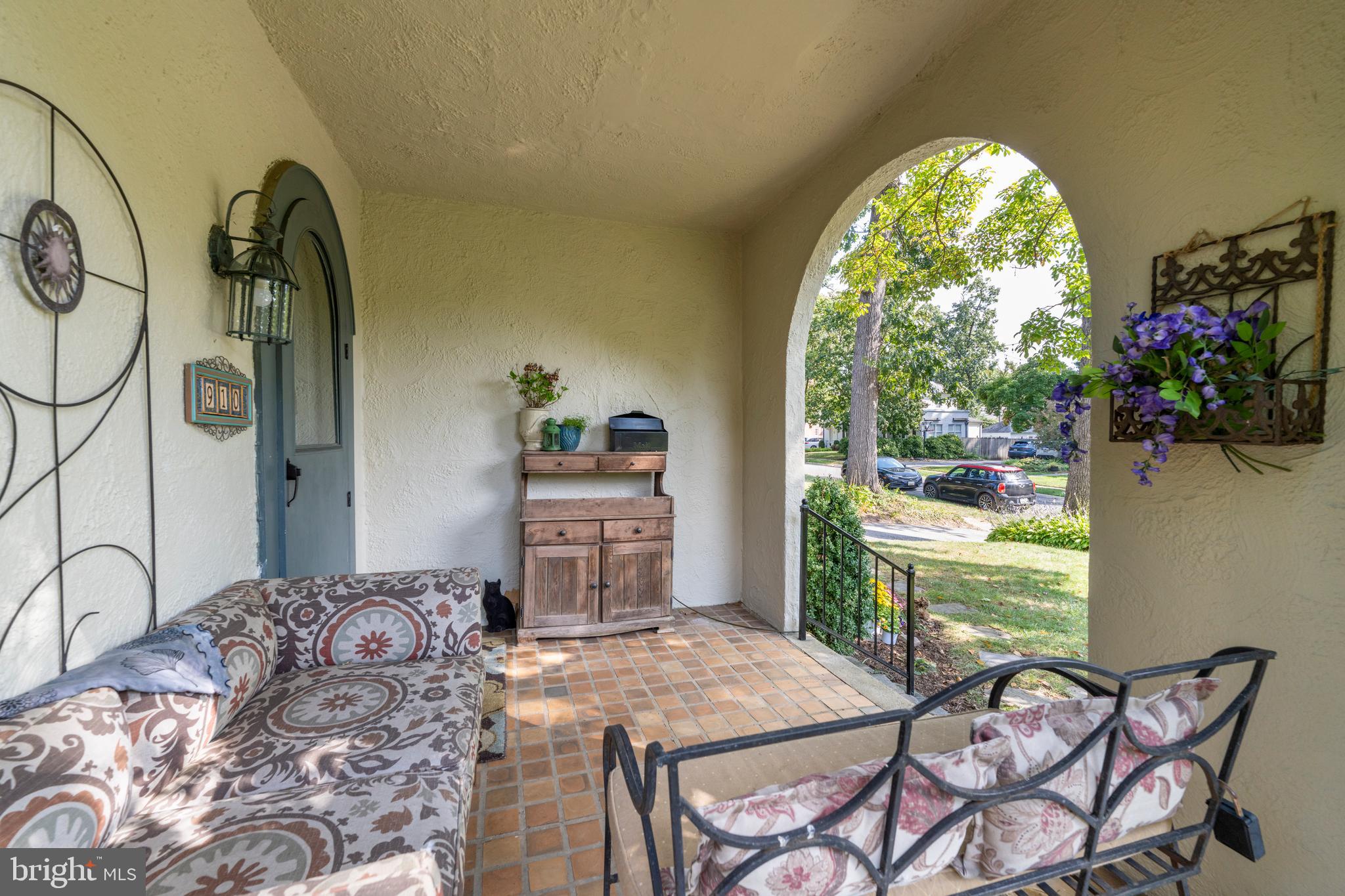 910 Kingston Road Baltimore, MD 21212 - Photo 33 of 36 a bedroom with a bed and a chair
