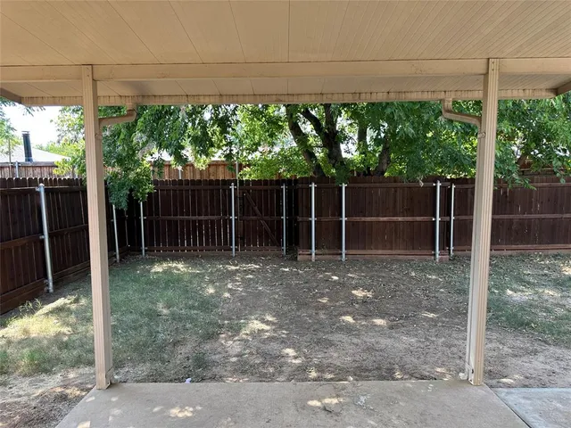 $1,900 | 317 Texas Drive, Lake Dallas, TX 75065