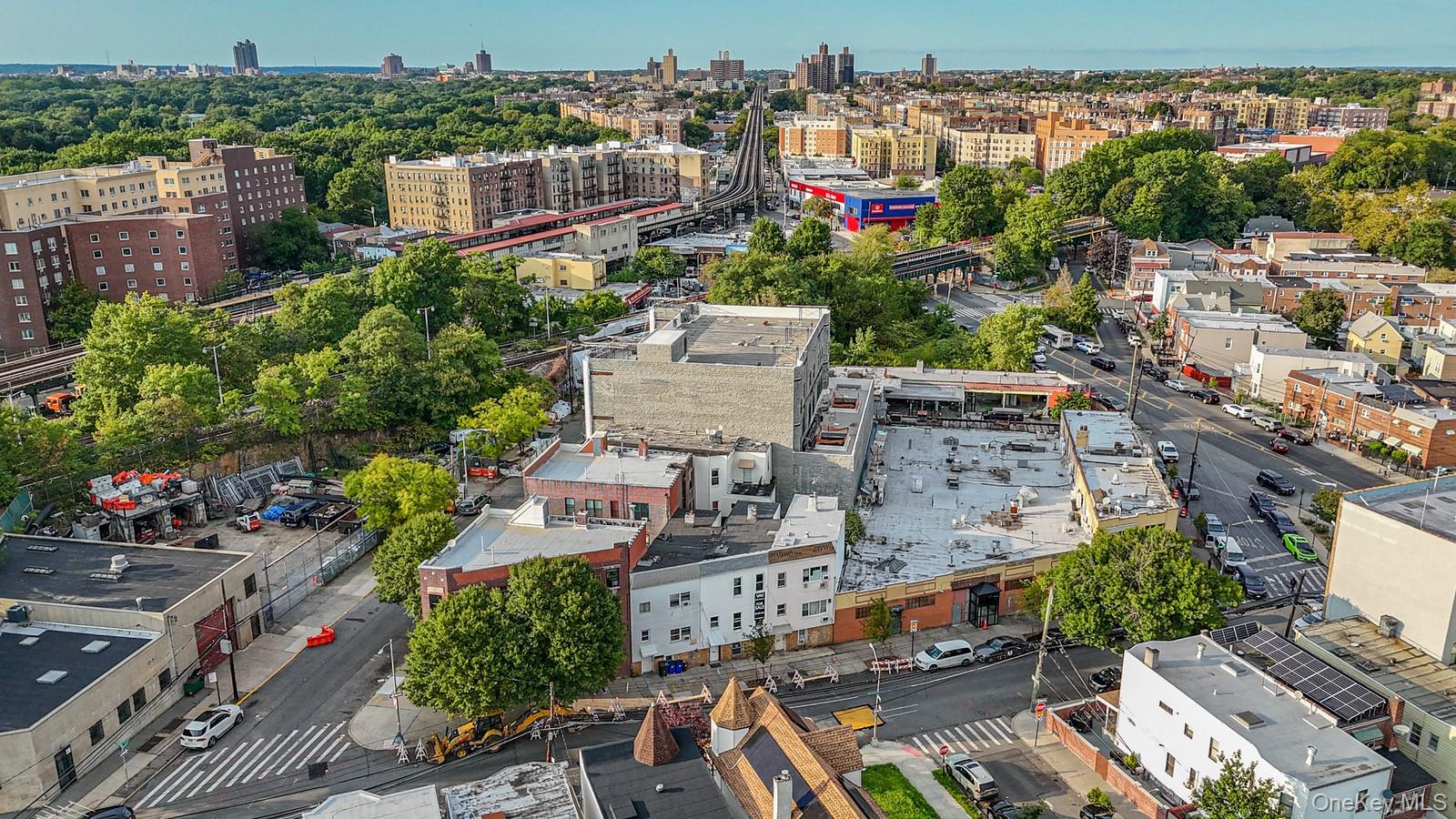 681 Rhinelander Avenue Bronx, NY 10462 - Photo 29 of 30 View of urban area