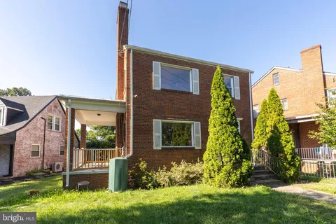 front view of house with a yard