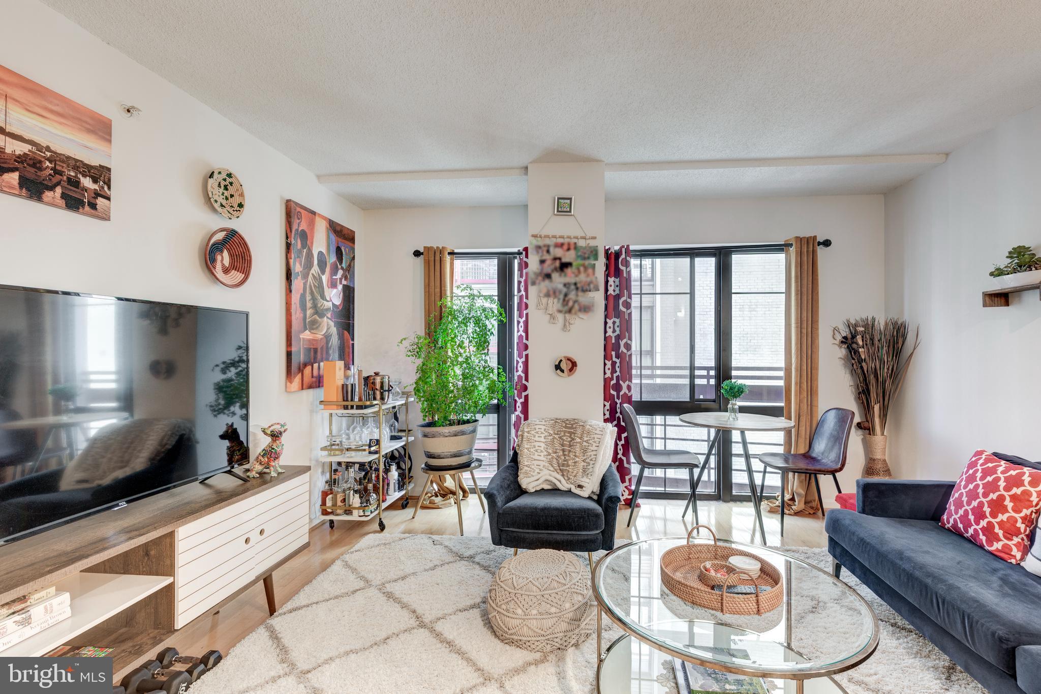 7923 Eastern Avenue Northwest, Unit 704 Silver Spring, MD 20910 - Photo 4 of 33 Family Room