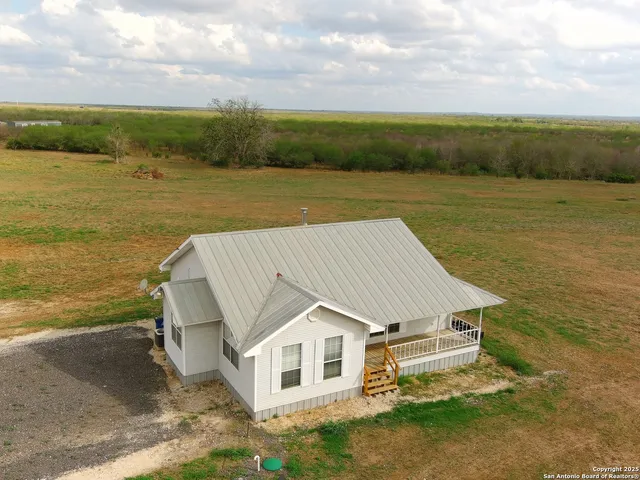 $349,900 | 501 South Parker Avenue, Nixon, TX 78140