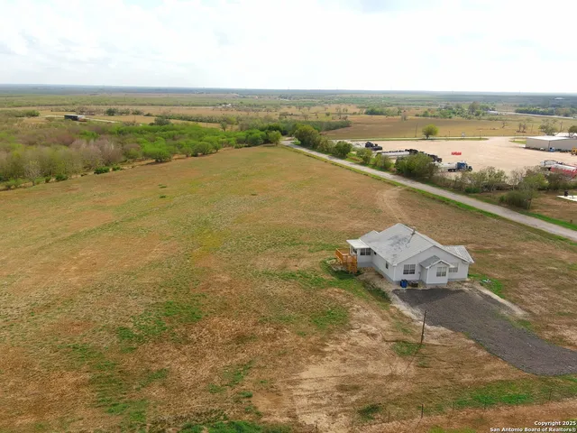 $349,900 | 501 South Parker Avenue, Nixon, TX 78140