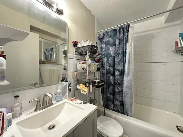 $2,995 | 3950 North Lake Shore Drive, Unit 1928, Chicago, IL 60613