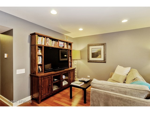 1600 North Halsted Street, Unit 2J Chicago, IL 60614 - Photo 4 of 10