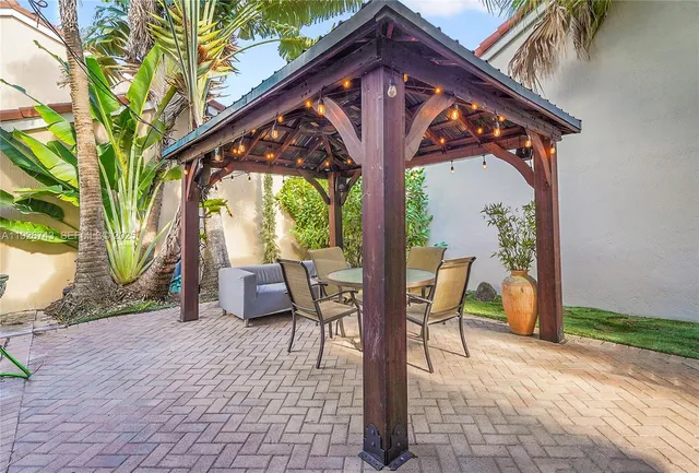 $975,000 | 1135 Satinleaf Street, Hollywood, FL 33019