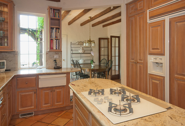 337 Sheridan Road Winnetka, IL 60093 - Photo 12 of 25 a bathroom with a sink a mirror and a bathtub
