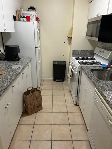 $2,900 | 77 Pond Avenue, Unit 407, Brookline, MA 02445