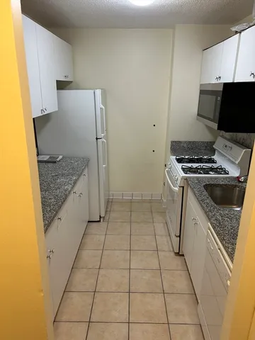 $2,700 | 77 Pond Avenue, Unit 407, Brookline, MA 02445