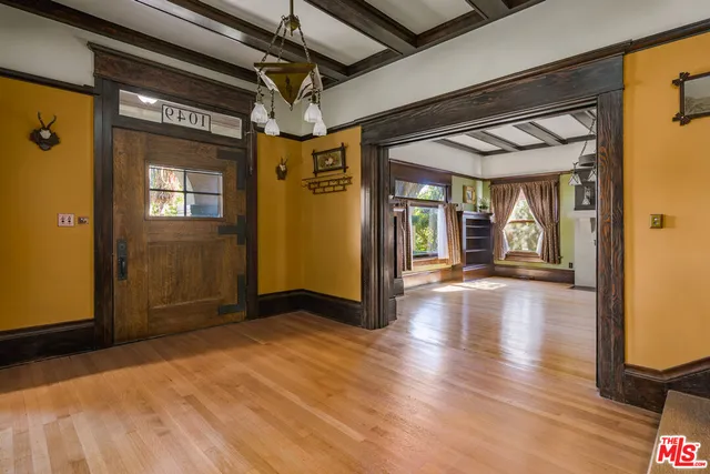 $1,799,000 | 1049 Elden Avenue, Los Angeles, CA 90006