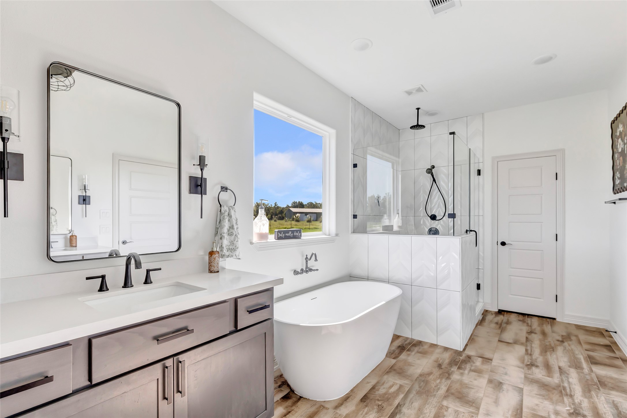 136 Timber Ridge Road Liberty, TX 77575 - Photo 23 of 50 a bathroom with a tub sink and mirror