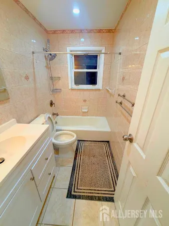 $1,900 | 44 Judson Street, Unit 12B, Edison, NJ 08837