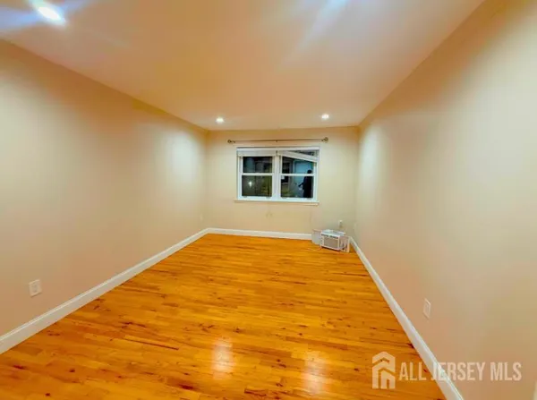 $1,900 | 44 Judson Street, Unit 12B, Edison, NJ 08837