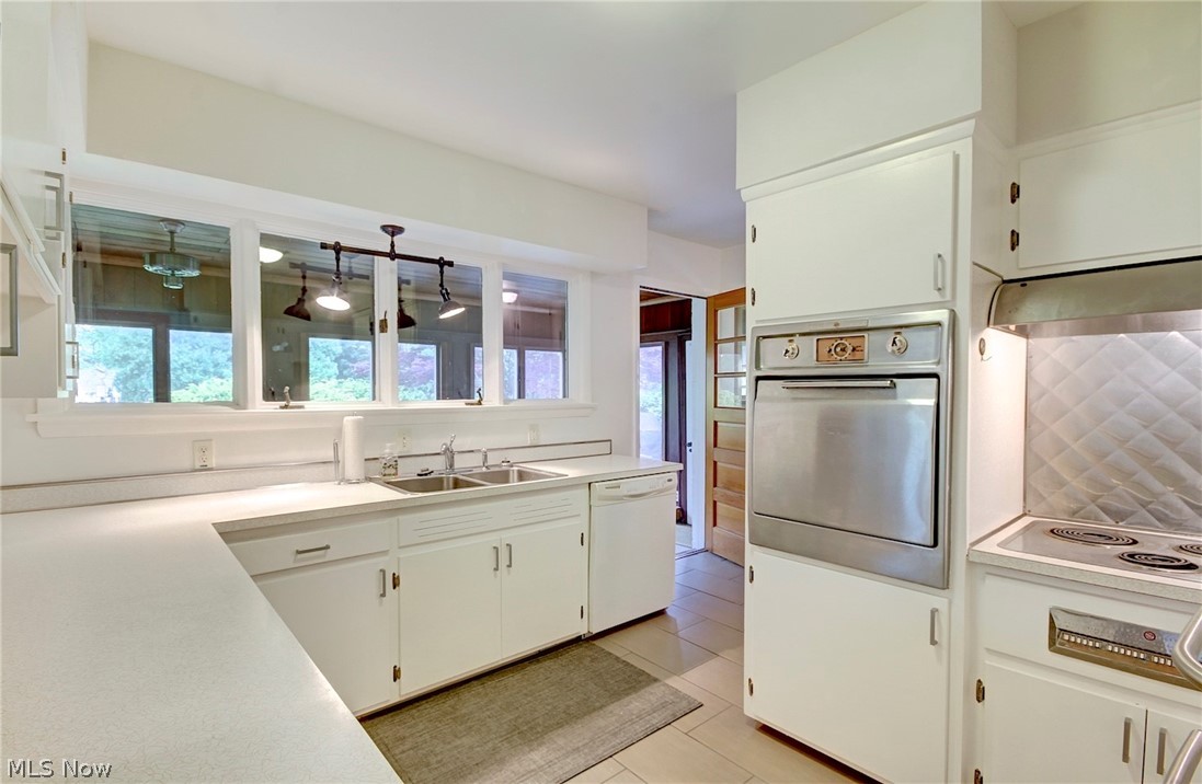 4464 East Cliff Road Port Clinton, OH 43452 - Photo 13 of 35 Gallery Image 13