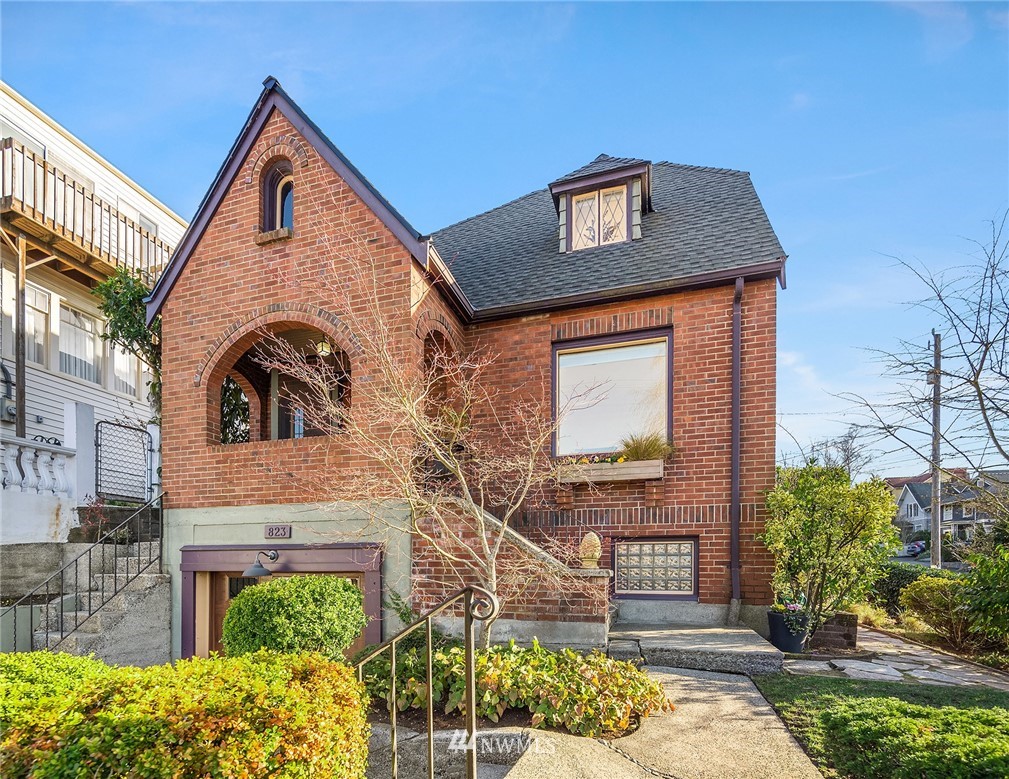 823 West Howe Street Seattle, WA 98119 - Photo 2 of 27 Gallery Image 2