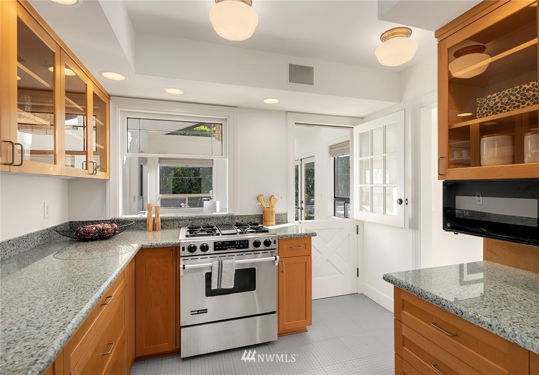 823 West Howe Street Seattle, WA 98119 - Photo 12 of 27 Gallery Image 12