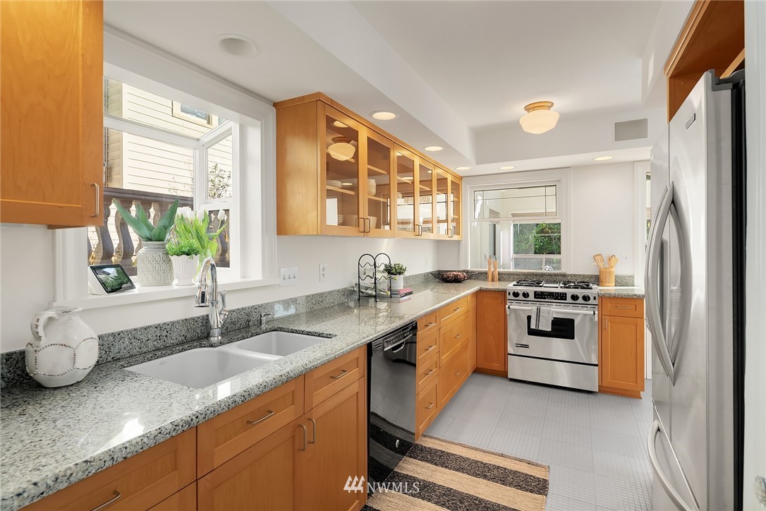 823 West Howe Street Seattle, WA 98119 - Photo 13 of 27 Gallery Image 13