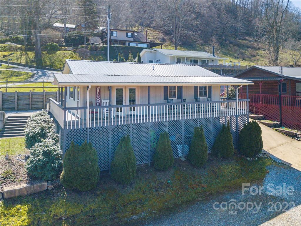 342 Rocky Top Road Maggie Valley, NC 28751 - Photo 2 of 13 Gallery Image 2