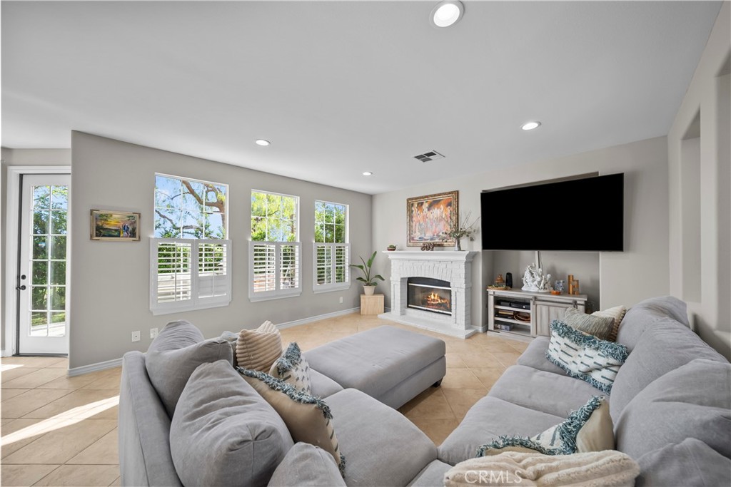 23912 Lakeside Road Valencia, CA 91355 - Photo 13 of 75